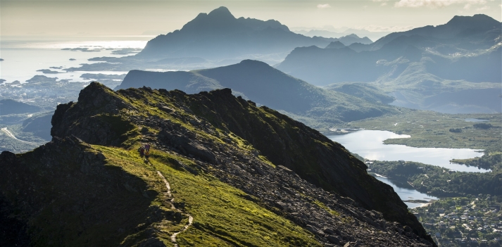 Viaggio in Norvegia: Isole Lofoten, sole di mezzanotte e fiordi con Azonzo Travel 